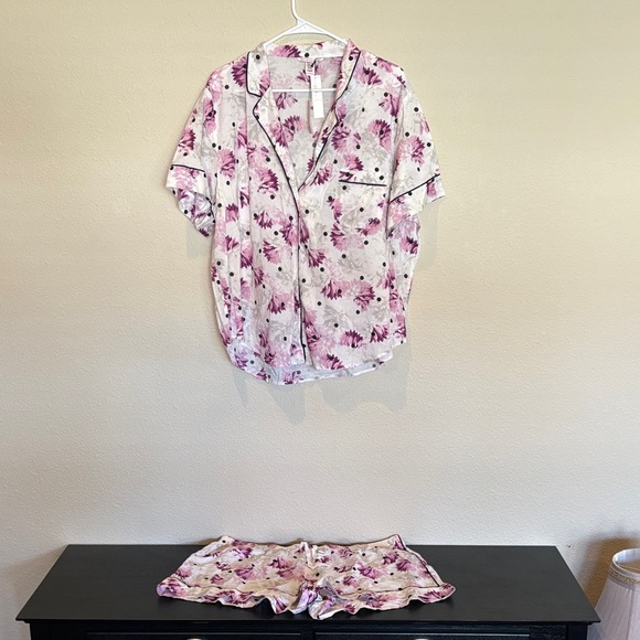 Victoria's Secret Other - NWT Victoria’s Secret XL Floral Print Women's Pajama Set - Pink and White
